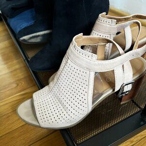 7.5 FrancoSarto Open-Toed Biege Booties